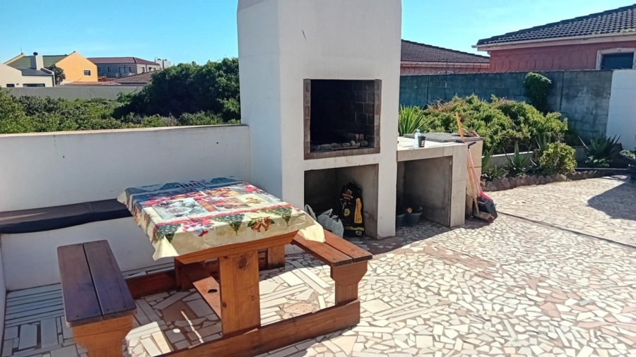 5 Bedroom Property for Sale in Bluewater Bay Western Cape